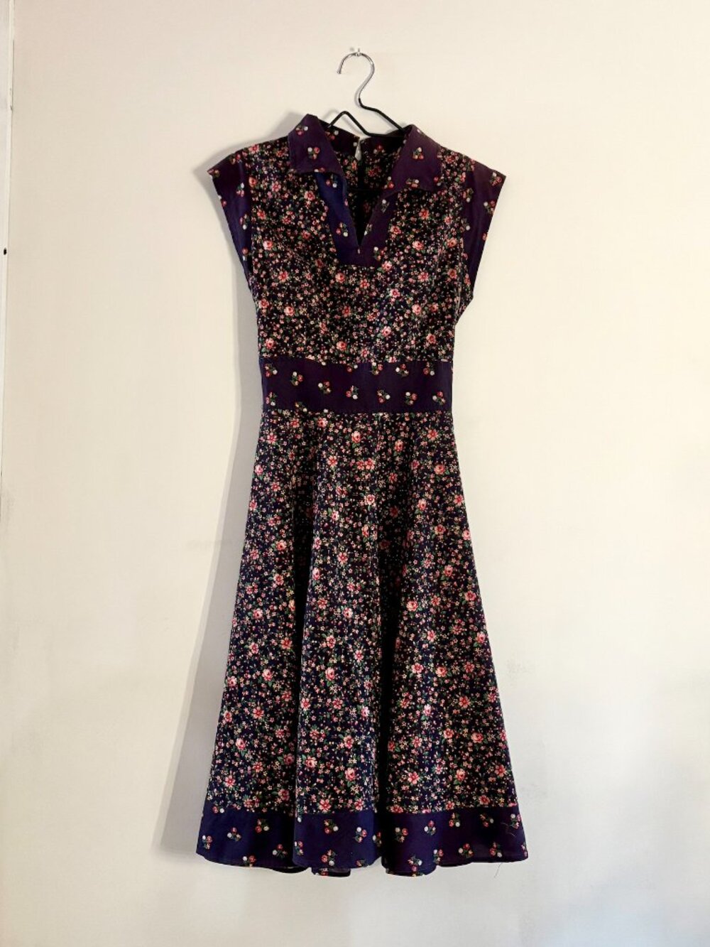Womens black Calico vintage dress Size 8